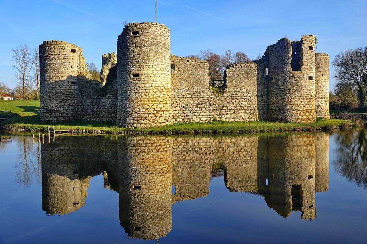 Maison Pour 4 A La Campagne Avec Piscine Commequiers Экстерьер фото