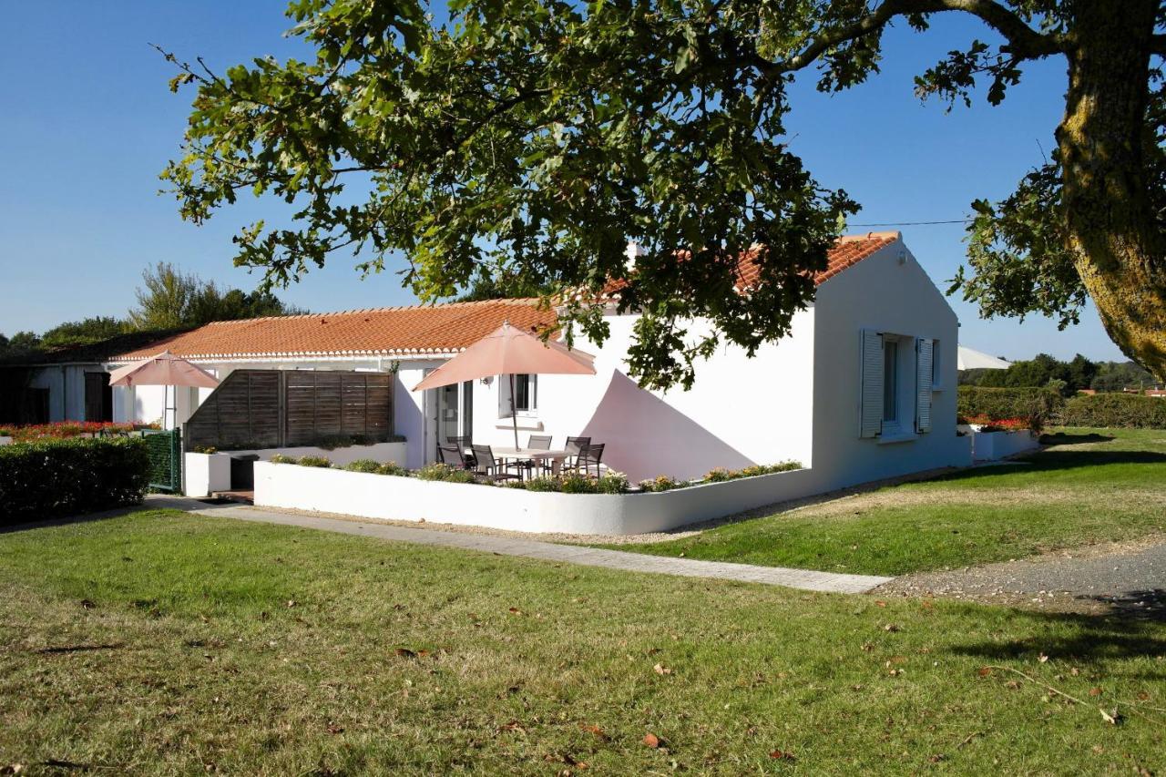 Maison Pour 4 A La Campagne Avec Piscine Commequiers Экстерьер фото